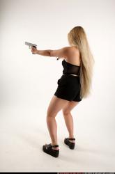 kayaa-shooting-uzi-pistol