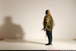 smax-eduardo-shawl-spell-pose1