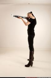 claudia-shotgun-aiming