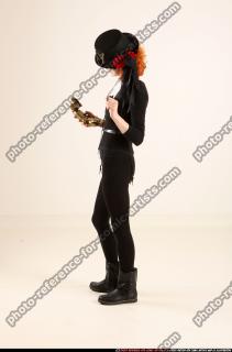 2017 07 VICTORIA STEAMPUNK PHONE POSE1 02 B