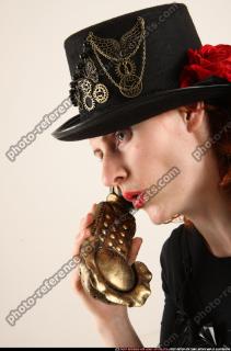 2017 07 VICTORIA STEAMPUNK PHONE POSE2 12