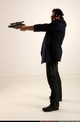 jerry-steampunk-crossbow-pistol-aiming