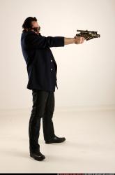 jerry-steampunk-crossbow-pistol-aiming