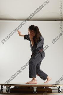 fighting young woman in kimono 04c