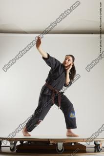 fighting young woman in kimono 15c