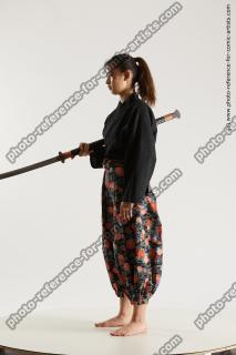japanese woman in kimono with sword saori 04b