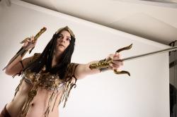 Moira_Cosplay_Ancksunamun_Standing_with_Knifes