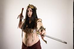 Moira_Cosplay_Ancksunamun_Standing_with_Knifes