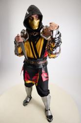 Yelvik_Cosplay_Scorpion_Fighting_Pose_Dagger